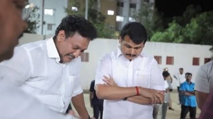 AIADMKITWINGOFL's tweet image. இன்று சட்டப்பேரவையில் #KarurTragedy-யில் உயிரிழந்தோருக்கு இரங்கல் தெரிவித்து தீர்மானம் கொண்டுவரப்பட்டது.
மக்களை இழந்த வலிகளையும், அரசை நோக்கிய கேள்விகளையும் சுமந்துக்கொண்டிருந்த போதும், 41 உயிர்களுக்கு மதிப்பளித்து, கழக சட்டமன்ற உறுப்பினர்கள் மவுன அஞ்சலி நிகழ்வில் பங்கேற்றனர்.…