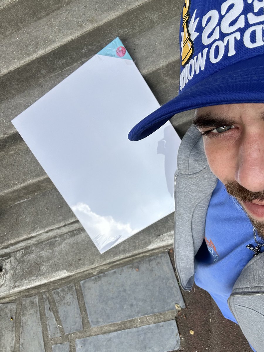iskream5's tweet photo. donnez des idées de tableau g acheté une grande toile jsp quoi faire dessus https://t.co/bUKSX1LAad