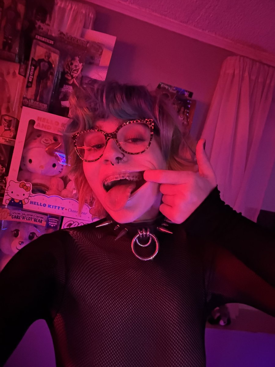 dutifuldolly's tweet photo. BRACES = CONSENT 🖤😵‍💫 https://t.co/HsW1Xwqg7P