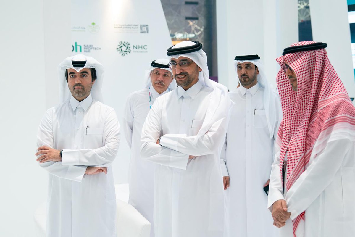 REGA_KSA's tweet photo. سعادة السيد إبراهيم المهندي وزير العدل ووزير الدولة لشؤون مجلس الوزراء بدولة قطر، يزور الجناح السعودي المشارك في #منتدى_قطر_العقاري، مطّلعًا على جهود الجهات في تطوير القطاع العقاري وتعزيز الجاذبية الاستثمارية. https://t.co/bQEuu2ZjNU