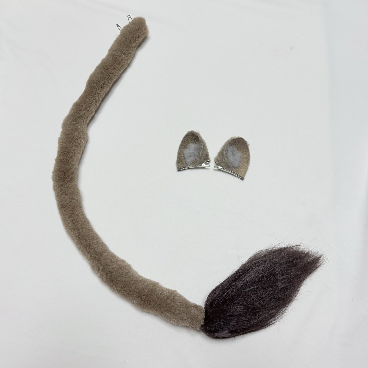 ꕤ︎︎·͜·オーダーいただきましたꕤ︎︎·͜·

✦・┈┈┈┈┈┈┈┈┈┈ ・✦

ツイステッドワンダーランド

レオナ・キングスカラー

✦・┈┈┈┈┈┈┈┈┈┈ ・✦
耳と尻尾を作りました🐕 ͗ ͗

#KNCR_オーダー
 #ウィッグオーダー  #コスプレ
 #ウィッグ  #ツイステコス 
 #レオナ  #ツイステ