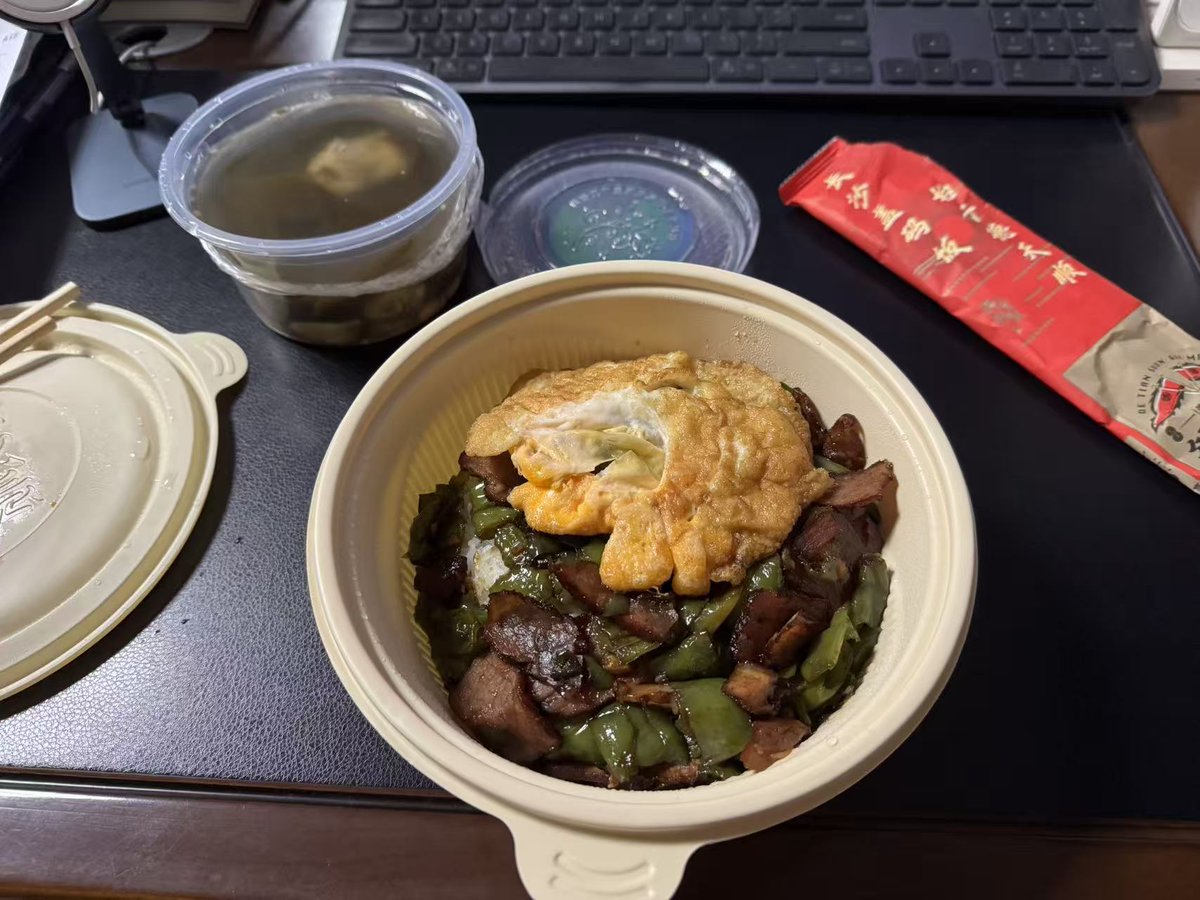 lawrence_tutu's tweet photo. 值班日，吃个盖码饭中的爱马仕——德天顺☺️ https://t.co/dw6t27Ec5L