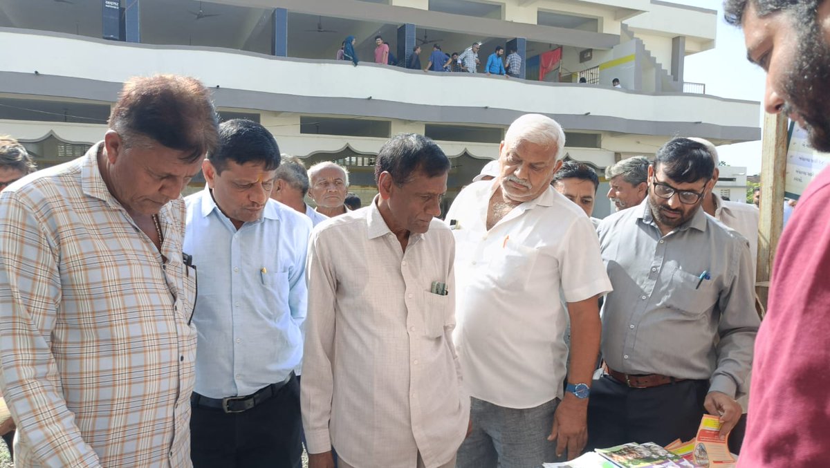 TdoManavadar's tweet photo. વિકાસ સપ્તાહ અંતર્ગત તાલુકા કક્ષાના "રવિ કૃષિ મહોત્સવ"નું ભવ્ય આયોજન કરવામાં આવ્યુ જેમાં પદાધિકારીશ્રીઓ,અધિકારીશ્રીઓ તથા બહોળી સંખ્યામાં પ્રગતિશીલ ખેડૂતોઓએ ઉત્સાહભર ભાગ લીધો.
@DdoJunagadh 
@collectorjunag
@sdmvanthali 
@InfoJunagadhGoG https://t.co/RzhBQ1gXp4