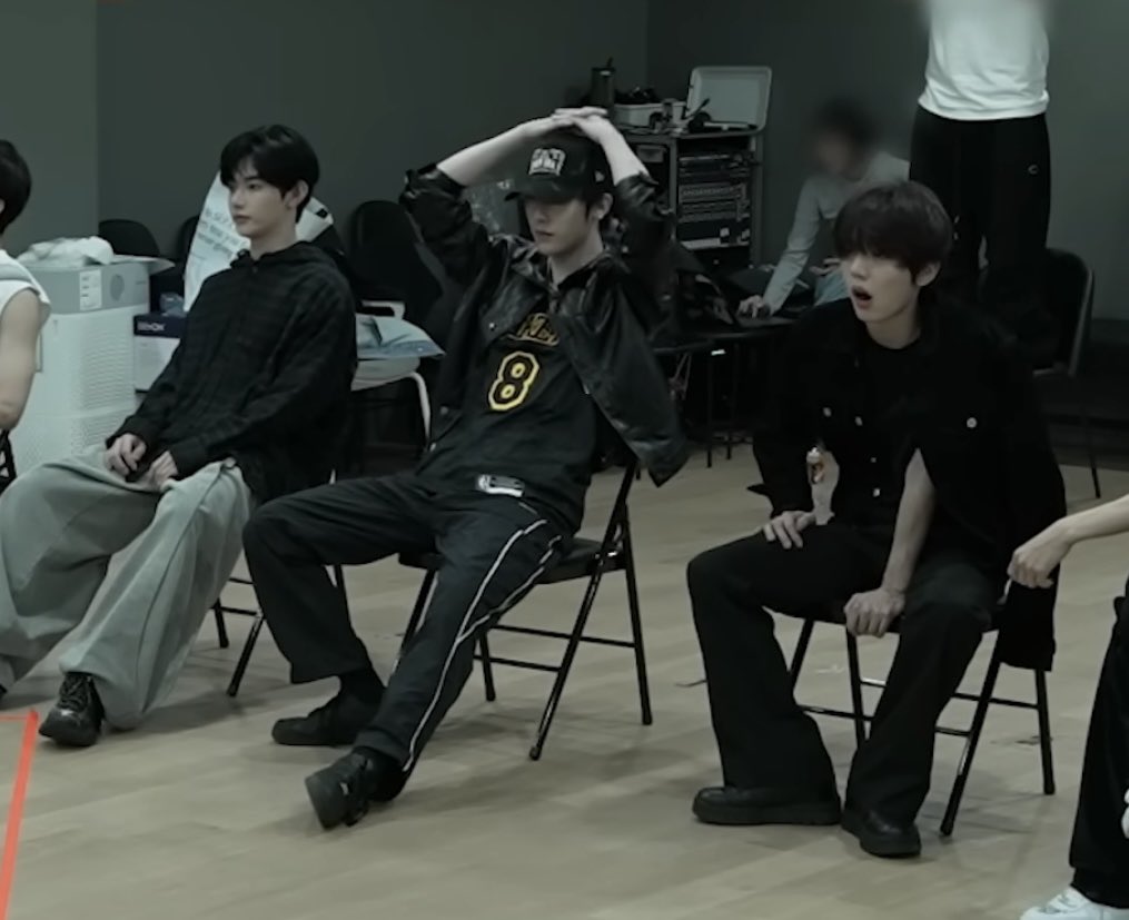 Rikittew's tweet photo. 나르시즘트리오가 개지리는 이유 https://t.co/uhphkLyMIE