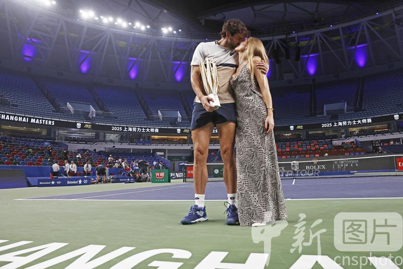 photo_cns's tweet image. Monaco&apos;s Valentin Vacherot won ATP Masters 1000 title in Shanghai, Oct 12, 2025. (Photo by Yin Liqin/CNSPHOTO)
#ValentinVacherot #ATPMasters #RolexShanghaiMasters #Rolex #Shanghai
