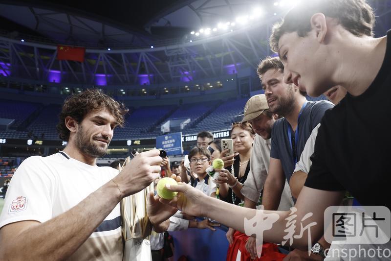 photo_cns's tweet image. Monaco&apos;s Valentin Vacherot won ATP Masters 1000 title in Shanghai, Oct 12, 2025. (Photo by Yin Liqin/CNSPHOTO)
#ValentinVacherot #ATPMasters #RolexShanghaiMasters #Rolex #Shanghai