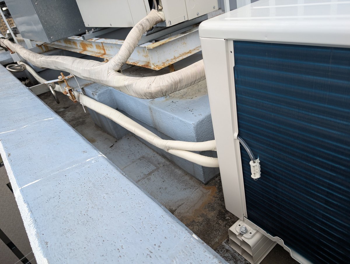 K2tech_AC's tweet image. 配管15m

先にめっちゃテープ巻いて整えて納めていくスタイル
これが一番早い！