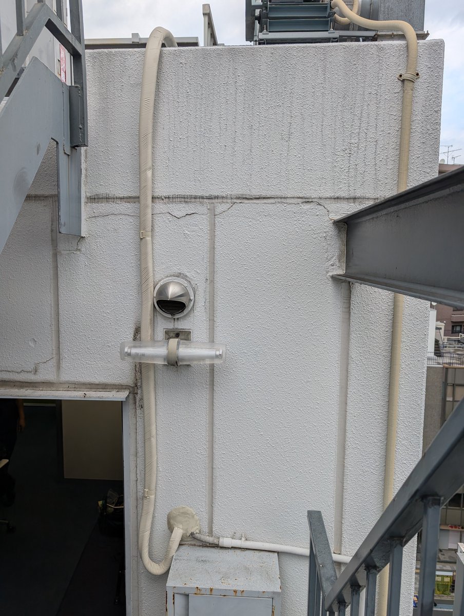 K2tech_AC's tweet image. 配管15m

先にめっちゃテープ巻いて整えて納めていくスタイル
これが一番早い！