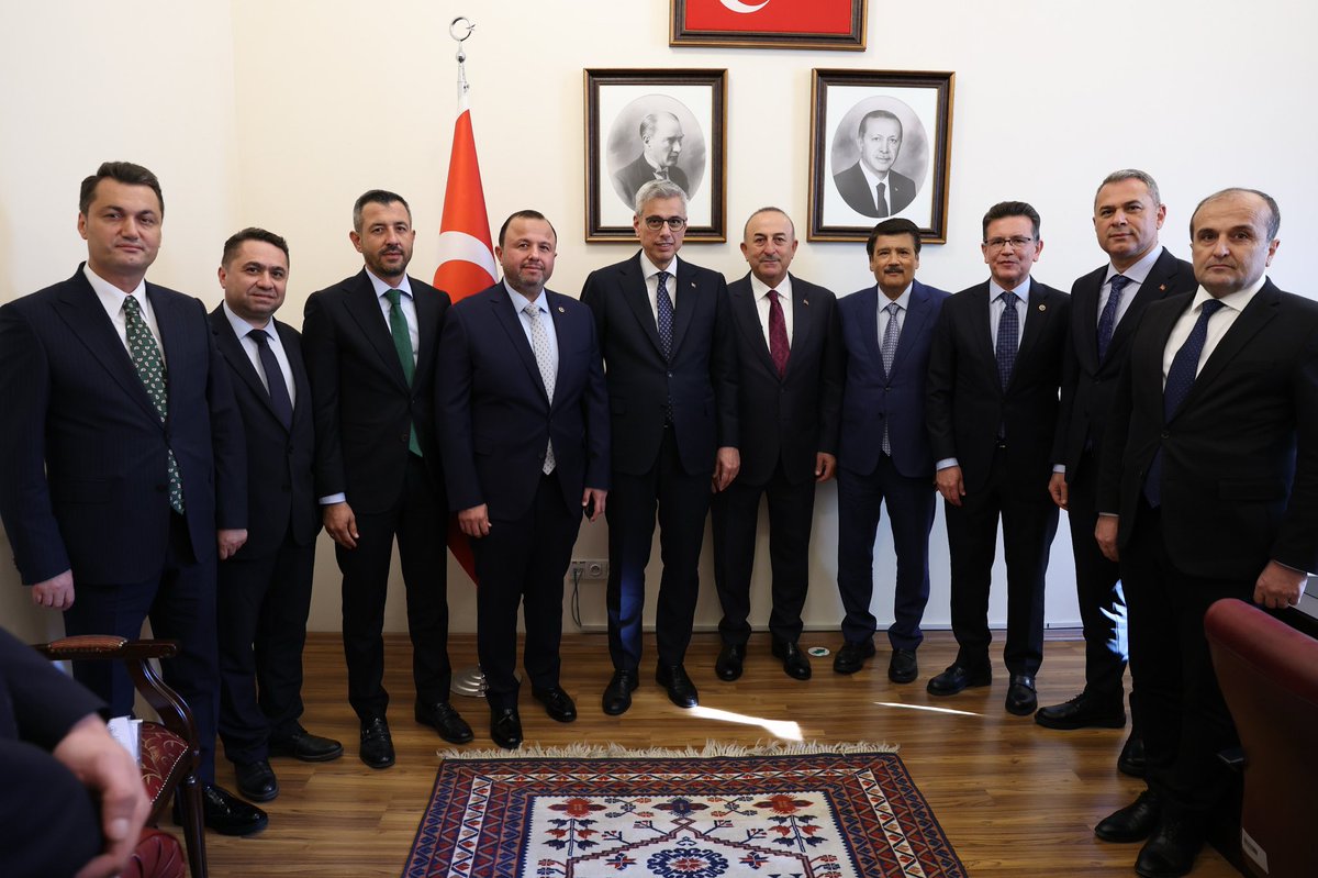 mehmetsarani's tweet photo. Önceki dönem Dışişleri Bakanımız, Antalya Milletvekilimiz Mevlüt Çavuşoğlu, Antalya Milletvekillerimiz Kemal Çelik, Atay Uslu ve İbrahim Ethem Taş, Alanya Kaymakamımız Şakir Öner Öztürk, Alanya Alaaddin Keykubat Üniversitesi Rektörü Prof. Dr. Kenan Ahmet Türkdoğan ve Serik İlçe Başkanımız Ahmet Söker ile birlikte Sağlık Bakanımız Prof. Dr. Kemal Memişoğlu’nu ziyaret ederek Antalya ve Alanya’daki sağlık yatırımları üzerine kapsamlı istişarelerde bulunduk.

Bakanlığımızın bölgemize yönelik yatırım ve projelerine ilişkin verimli değerlendirmelerde bulunduk.

@mevlutcavusoglu 
@ethemtas 
@kemalcelik007 
@atayuslu