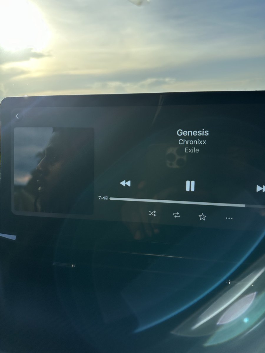 kevpanhead's tweet photo. This track is a musical drug in the morning yah 🎵🔥 https://t.co/RtuvaUoFxD