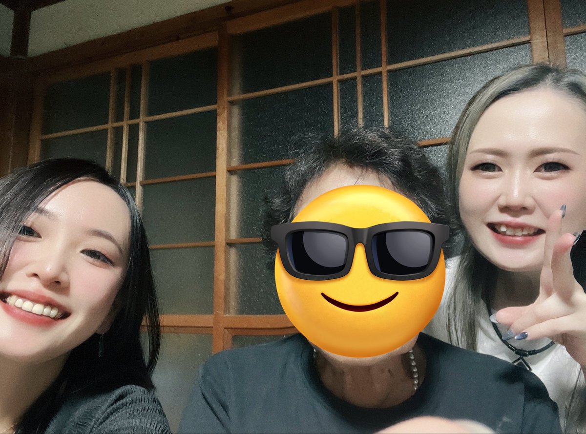黄色い彼岸花✨

今法事にて実家の佐賀に帰省中ですー！
夏みたいに暑い中なんとか行事が終わりました☺️
おばあちゃんと妹と仲良くお写真撮れた💪