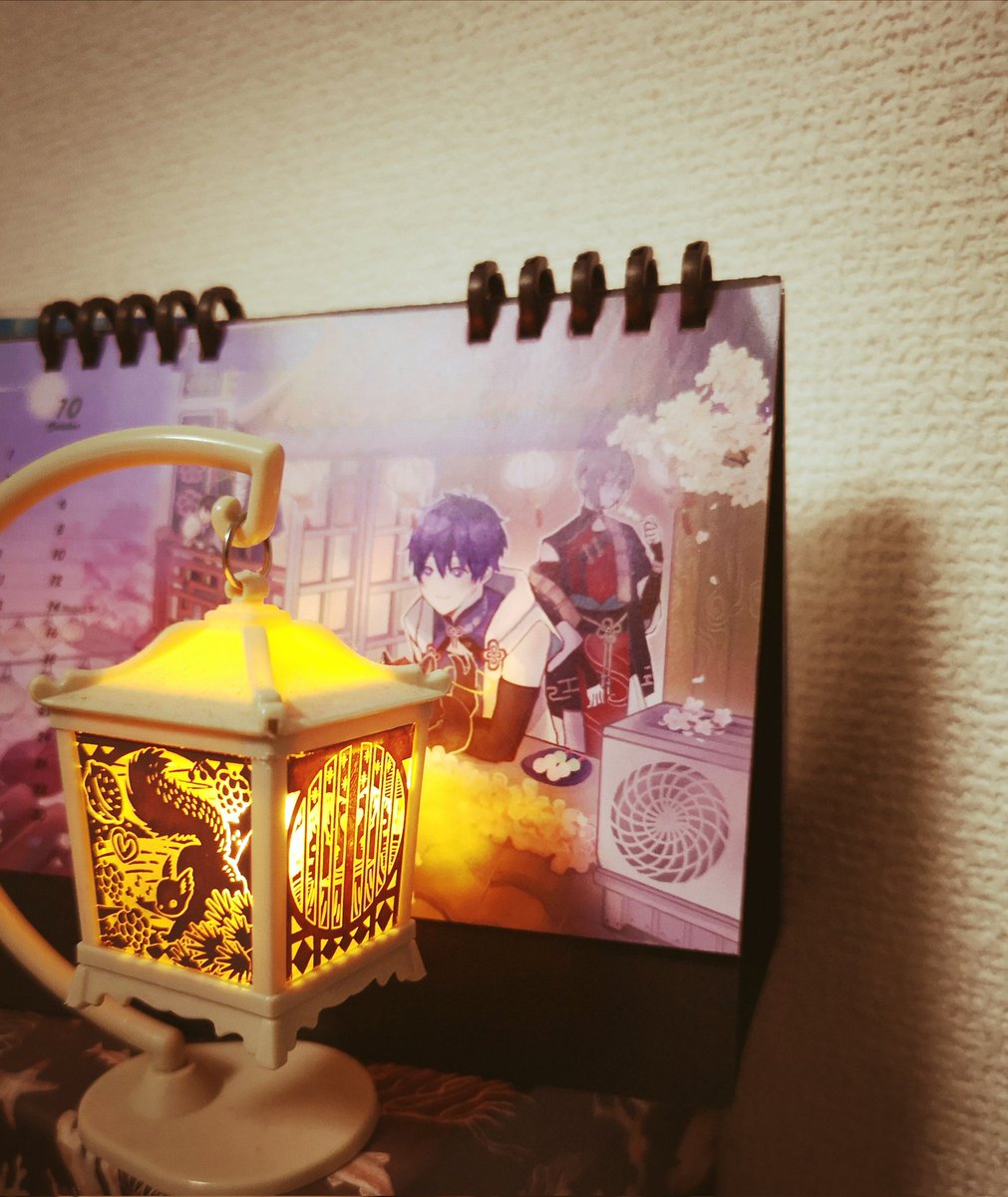 晶くんカレンダー10月はユイマルさんのあるてれ晶くんです！！描き込みがすごく細かくて色んな場所から物語が想像できる見ていて飽きないです😚2025年晶くんカレンダーももう残り数ページですが毎日晶くんを眺めて楽しくお過ごしいただければ幸いです！