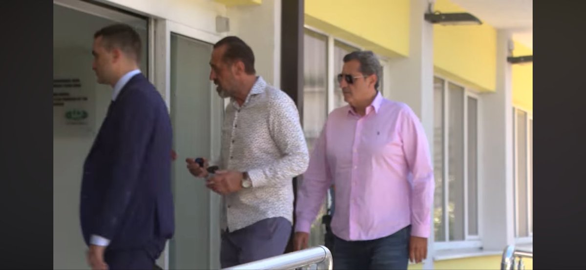 mayorbudva's tweet image. Odlukom suda da Jovanu Mitroviću, organizatoru brutalnog i unaprijed planiranog napada na mene, ukine pritvor i odredi kućno zadržavanje, crnogorsko pravosuđe je poslalo poražavajuću poruku da se u ovoj zemlji kriminal isplati, a institucije su spremne da štite napadače, a ne…