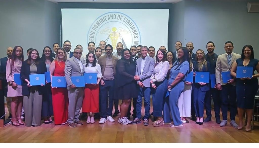 DiarioSaludDo's tweet image. Colegio de Cirujanos da bienvenida a nuevos miembros
diariosalud.do/noticias/coleg…
@cdcird 
@cmdorg 
#diariosalud
#noticiasdesalud