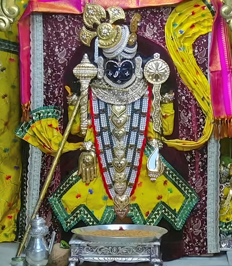 JaiDwarkadhish_'s tweet image. 🌺 जय द्वारकाधीश 🌺
🙏🏻 संध्या दर्शन 🙏🏻