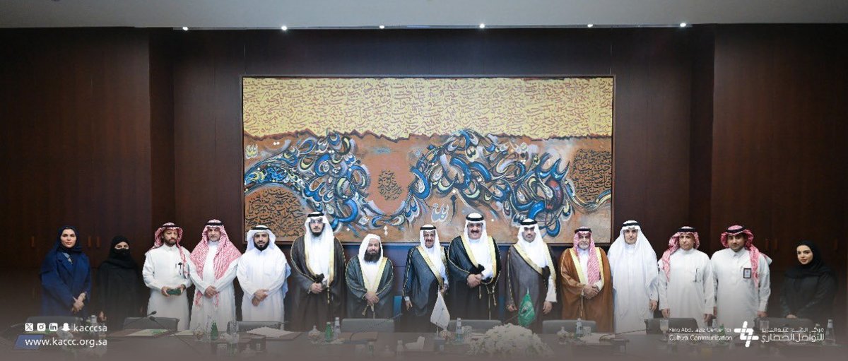 زارنا في مركز الملك عبدالعزيز للتواصل الحضاري بالأمس سعادة محافظ محافظة حريملاء وعدد من مسؤولي المحافظة وناقشنا سبل استفادة المحافظة من خدمات المركز كالدورات التدريبية وورش العمل والبحوث والدراسات واستطلاعات الرأي.