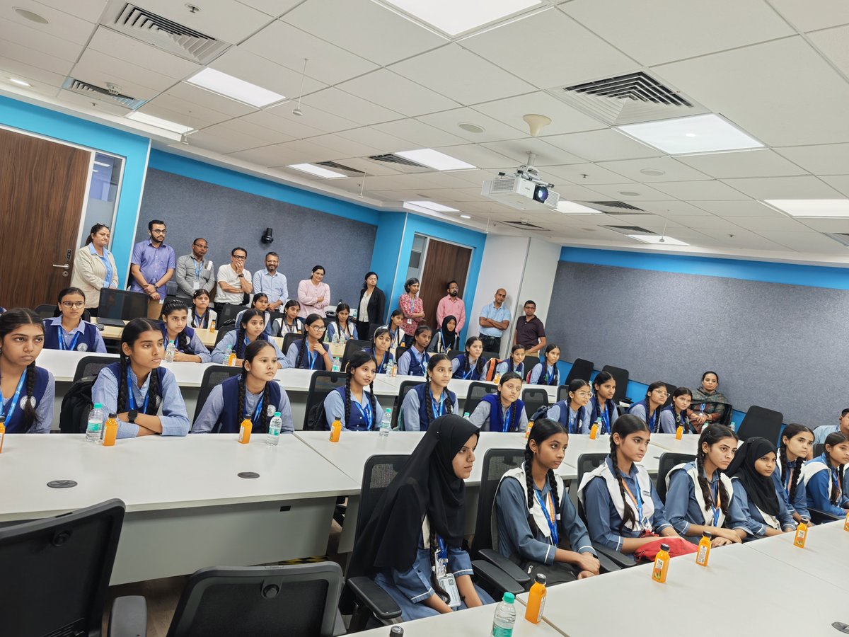 qualcomm_in's tweet photo. Under our AQRITI STEM Program, Qualcomm India hosted 40+ girl students at our NCR office on #InternationalDayOfTheGirlChild, in collaboration with @Plan_India.

The workshop featured a Cyber Security Awareness session and hands-on STEM activities, giving these bright young minds a glimpse into the world of #technology and #innovation.

#QualcommForGood #STEMforGirls #CSR @SaviSoin