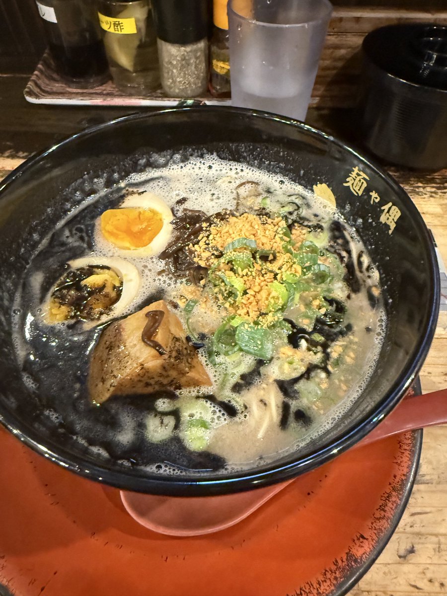 黒玉もとなり 650円
替え玉 60円×2

しっかり食って770円は物価が10年前なんよ
