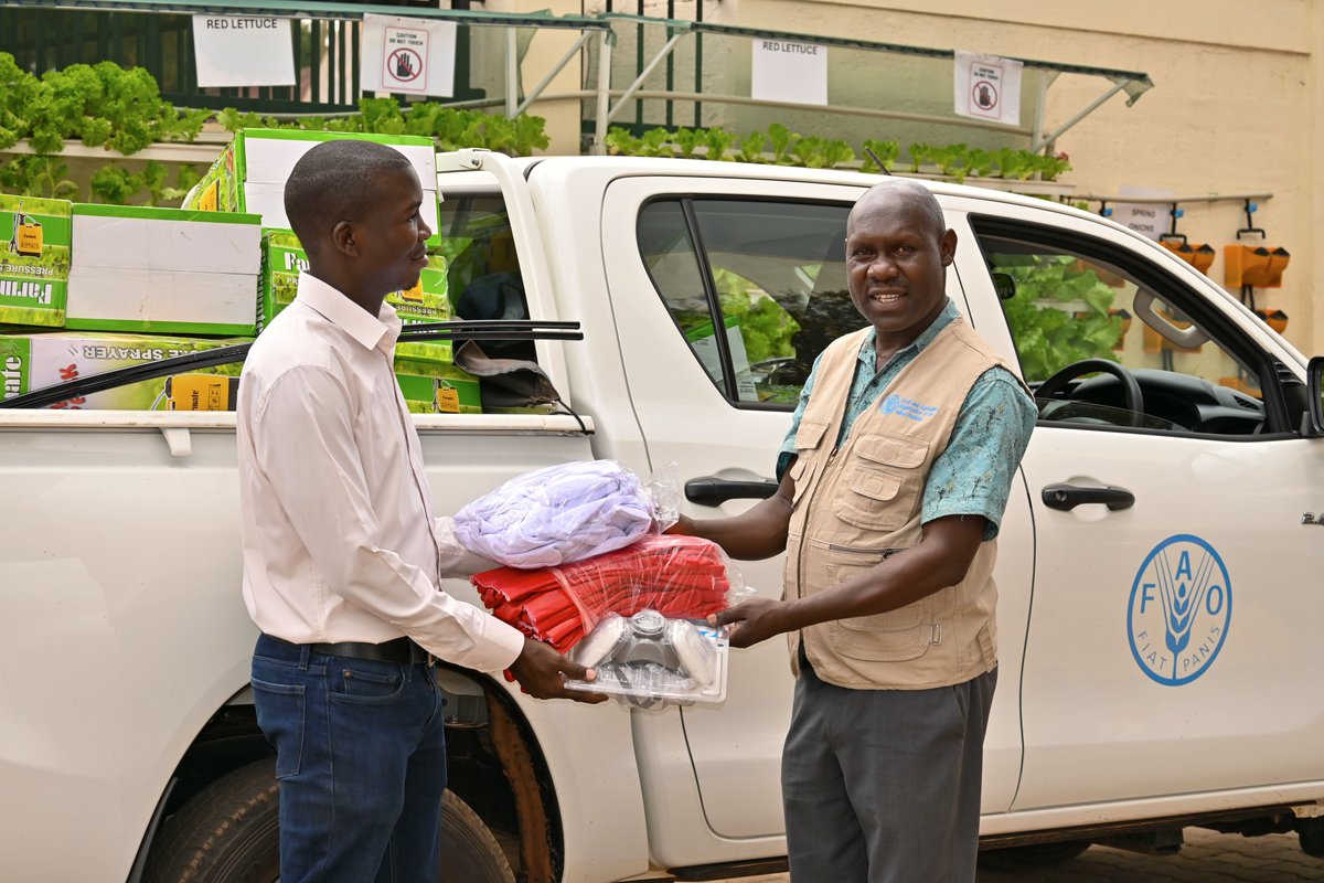 FAOUganda's tweet image. Strengthening response against pest outbreaks😷🐛

@FAO has today handed over supplies, tools &amp;amp; Personal Protective Equipment (PPE) for farmers to @MAAIF_Uganda. The items will be used to demonstrate best #practices for the use of agrochemicals and protection of farmers.