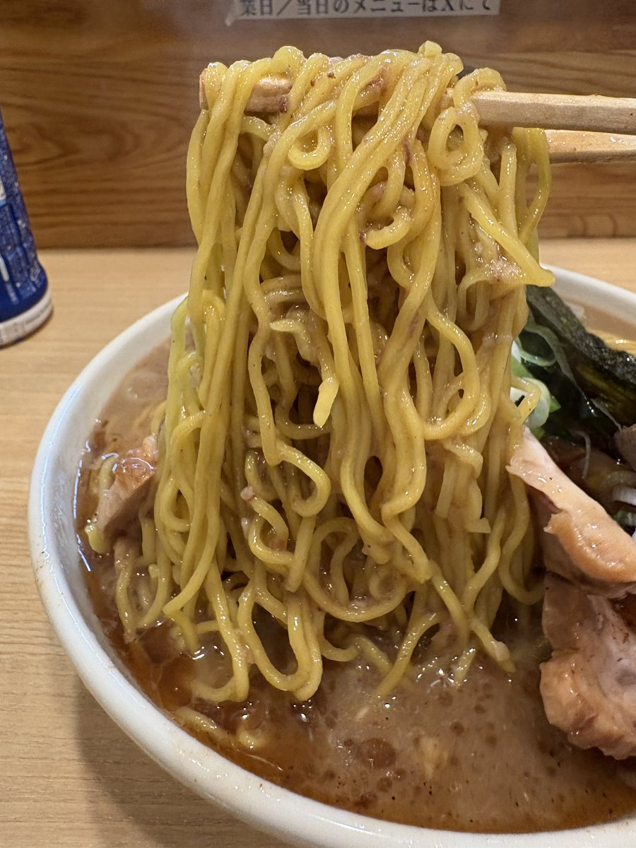 麺や六等星
羽釜塩とんこつ
並、まゆゆ

まゆゆの香りが脳にブッ刺さって覚醒。
ヤメラレナイトマラナイ。
ご馳走様でした🐷
