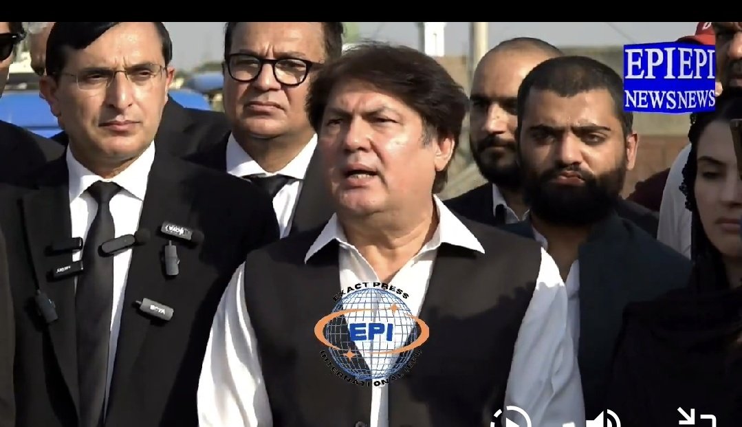 گوہر گوریلا سیف سجیلا 
ٹکے کی اوقات نہیں لیکن چہروں کی چمک بتا رہی ہے کہ سر کڑاہی میں ہے۔