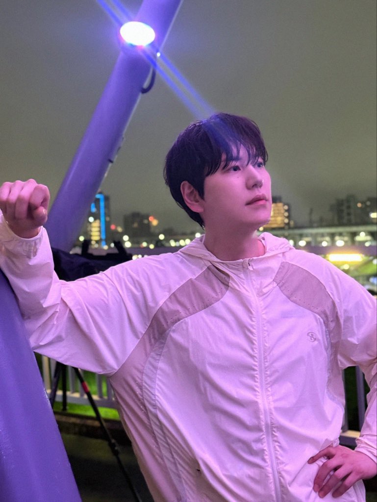 berryhyukjae's tweet photo. kyuhyuk being so painfully boyfriends ughhh https://t.co/lHFTC2HtgZ