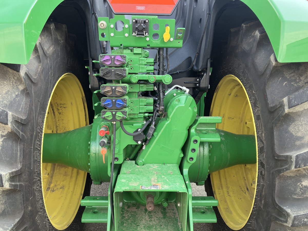 This 2022 John Deere 9R 540 Signature Edition delivers unmatched pulling power, hydraulic capacity, and precision control. Powered by a robust drivetrain with PowerShift transmission and HydraCushion axle, it’s equipped with dual 800R46 Goodyear LSW tires for maximum traction.