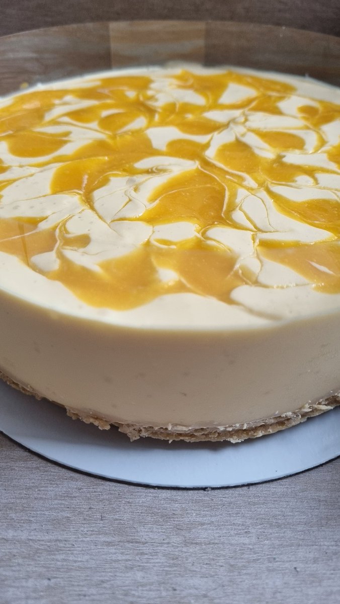 ¡Bonito inicio de semana! 💛
¡Paso por acá con anuncio importante! 
Las cosas han cambiado mucho acá y ahora no me pueden hacer pedidos por DM, así que seguiré atenta a sus pedidos desde el instagram de la Postrería, gracias a tod@s los espero con amor! instagram.com/postreriadenan…