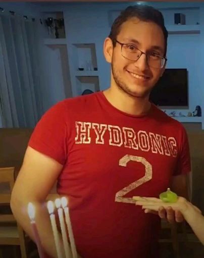 Mon cousin Tamir a disparu. Est-il vivant ? Est-il mort ? Blessé, malade ? Personne pour répondre avec certitude. Pourquoi vous en parler aujourd’hui ? En quoi suis-je concerné ?🧵