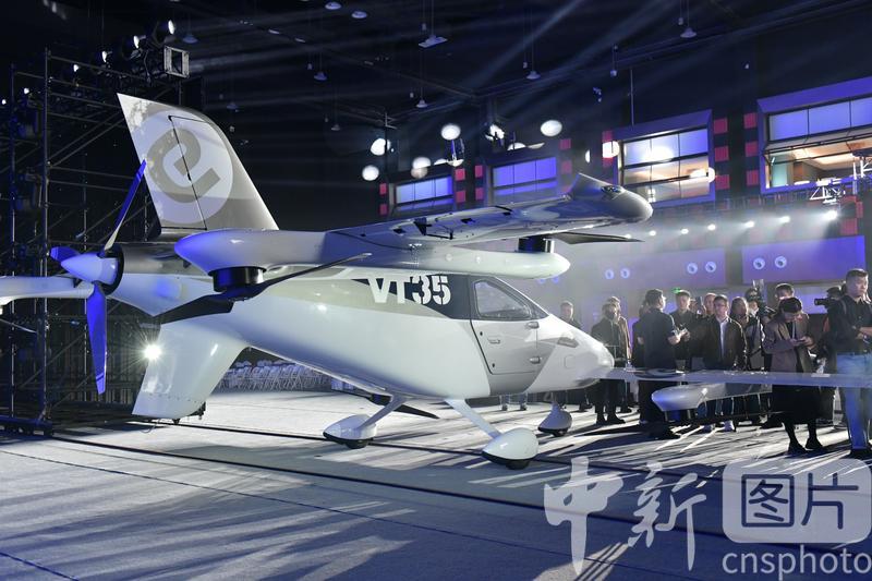 photo_cns's tweet image. “VT35”, the new generation of long-range electric vertical takeoff and landing aircraft (eVTOL) was  launched in Hefei, Anhui Province, on Oct.13, 2025. (Photo by Chu Weiwei/CNSPHOTO)
#airtaxi  #eVTOL #travel
