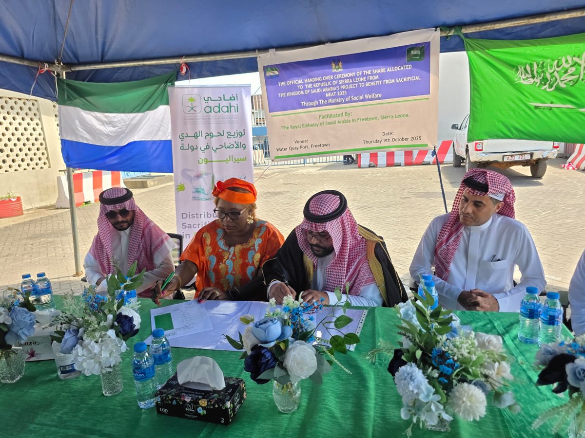 Adahi_org's tweet photo. جانب من عمليات توزيع لحوم الهدي والأضاحي بدولة سيراليون , ويأتي ذلك ضمن جهود مشروع المملكة العربية السعودية  للإفادة من الهدي والأضاحي 
#أضاحي https://t.co/00huOf33tu