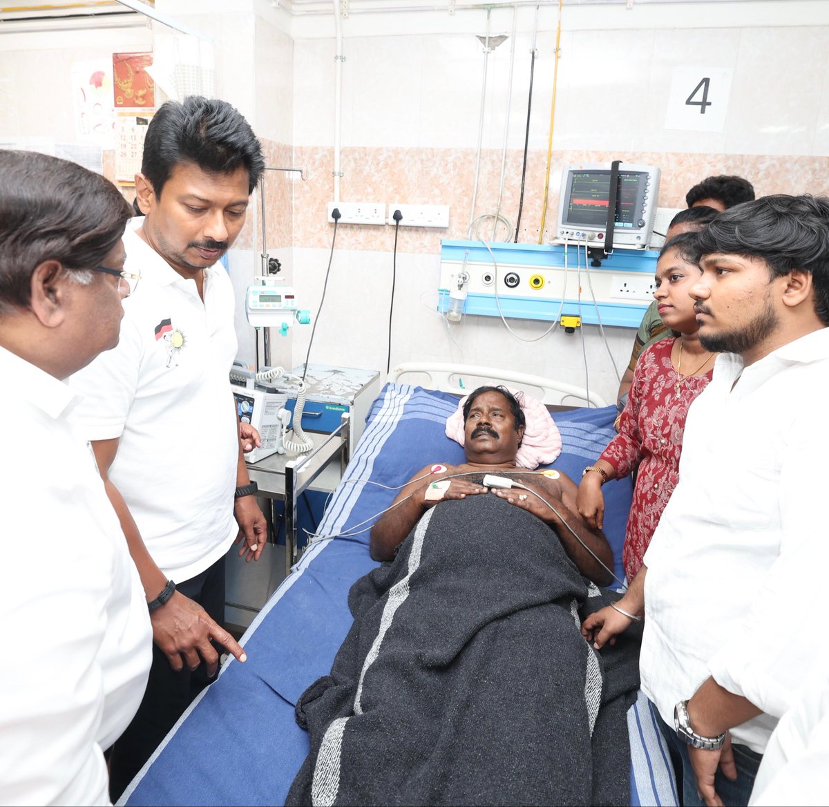 சென்னை வடக்கு மாவட்டம் - இராயபுரம் வடக்கு பகுதிக்கழகச் செயலாளர் அண்ணன் வ.பெ.சுரேஷ் உடல்நலம் குன்றிய நிலையில், இராயபுரம் அரசு ஸ்டான்லி மருத்துவக்கல்லூரி மருத்துவமனையில் சிகிச்சை பெற்று வருகிறார். அவரை இன்று நேரில் சந்தித்து நலம் விசாரித்தோம். அவர் பூரண நலம் பெற்று கழகப்பணி மற்றும்