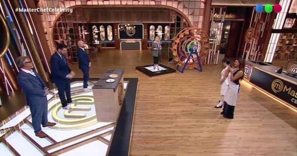 TelevisionComAr's tweet photo. 📈📺[LUNES 13 DE OCTUBRE] Un gran éxito fue el estreno de #MasterChefCelebrity que alcanzó un promedio de 17.2 puntos #RatingsTVCOMAR @telefe @wanditanara @germantegui @dbetular #DonatoDeSantis https://t.co/YzlAiGQCAq