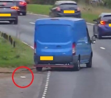 #Litter dropped and left at A412 Wexham, Bucks 18Sep'25
£500 penalty issued to vehicle keeper, now fully paid
They say, "You can't take it with you..."
"Yes, you can!" 🚯
#ZeroTolerance to #Littering - images from <a href="/BucksCouncil/">Buckinghamshire Council</a>
Roadside camera
#ForBucksSake