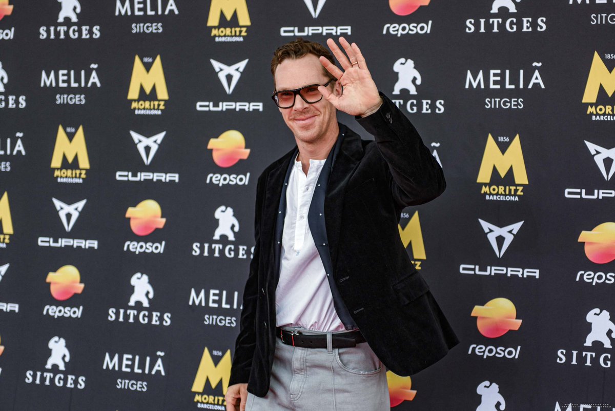 cumberbatchcom's tweet photo. [GALLERY UPDATE] Benedict Cumberbatch attends 'The Thing with Feathers' screening at the 58th Sitges Film Festival

https://t.co/GzfPEK6gbi https://t.co/R74bTniUDD