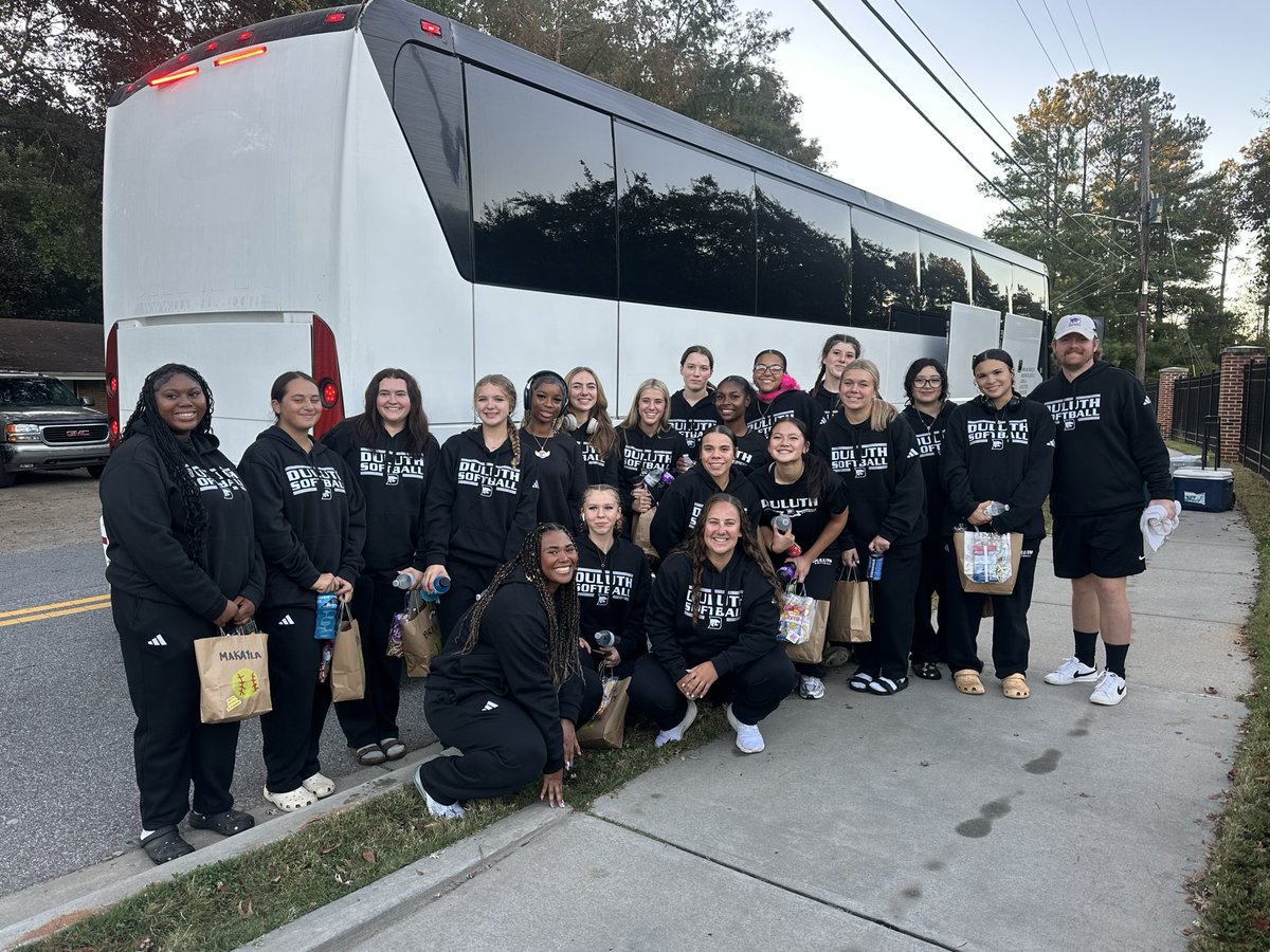 DuluthSoftball's tweet image. The queens of the diamond are on the road to Augusta for State Playoffs. Good luck to our fave Cats. 
Thx @duluth_wildcats AD Chris Hall for helping load the bus. 
#playhard
#leaveitallonthefield