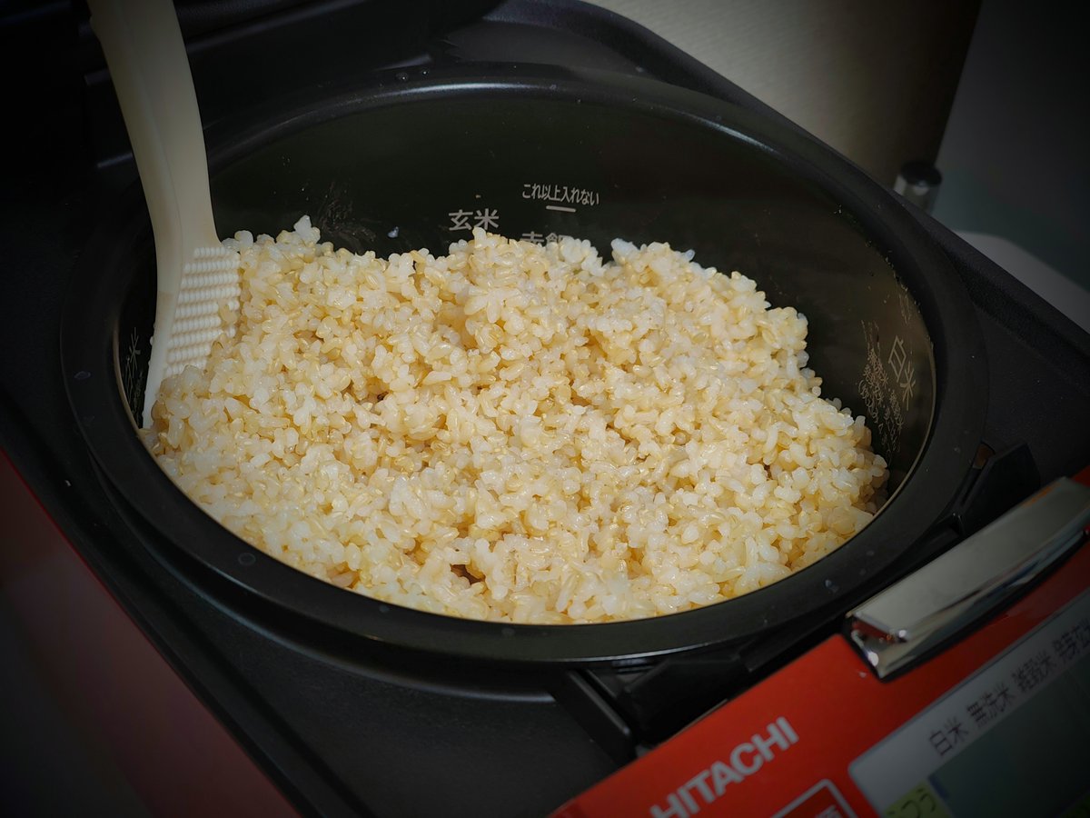 定価3.5万円越えの炊飯器で炊く玄米はマジで美味しい。炊飯器の性能でご飯の味が変わると聞くけど本当だったのね