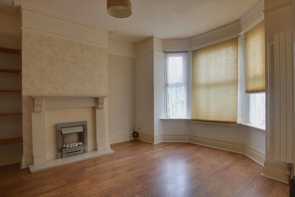 ✨ For Sale | Romsey ✨
Extended 3-bed Victorian semi with strong kerb appeal.. Walking distance to town centre. Well-maintained but with plenty of potential to modernise + personalise.
    
🔗pearsons.com/properties/rom…

📞 Pearsons #Romsey 01794 514516