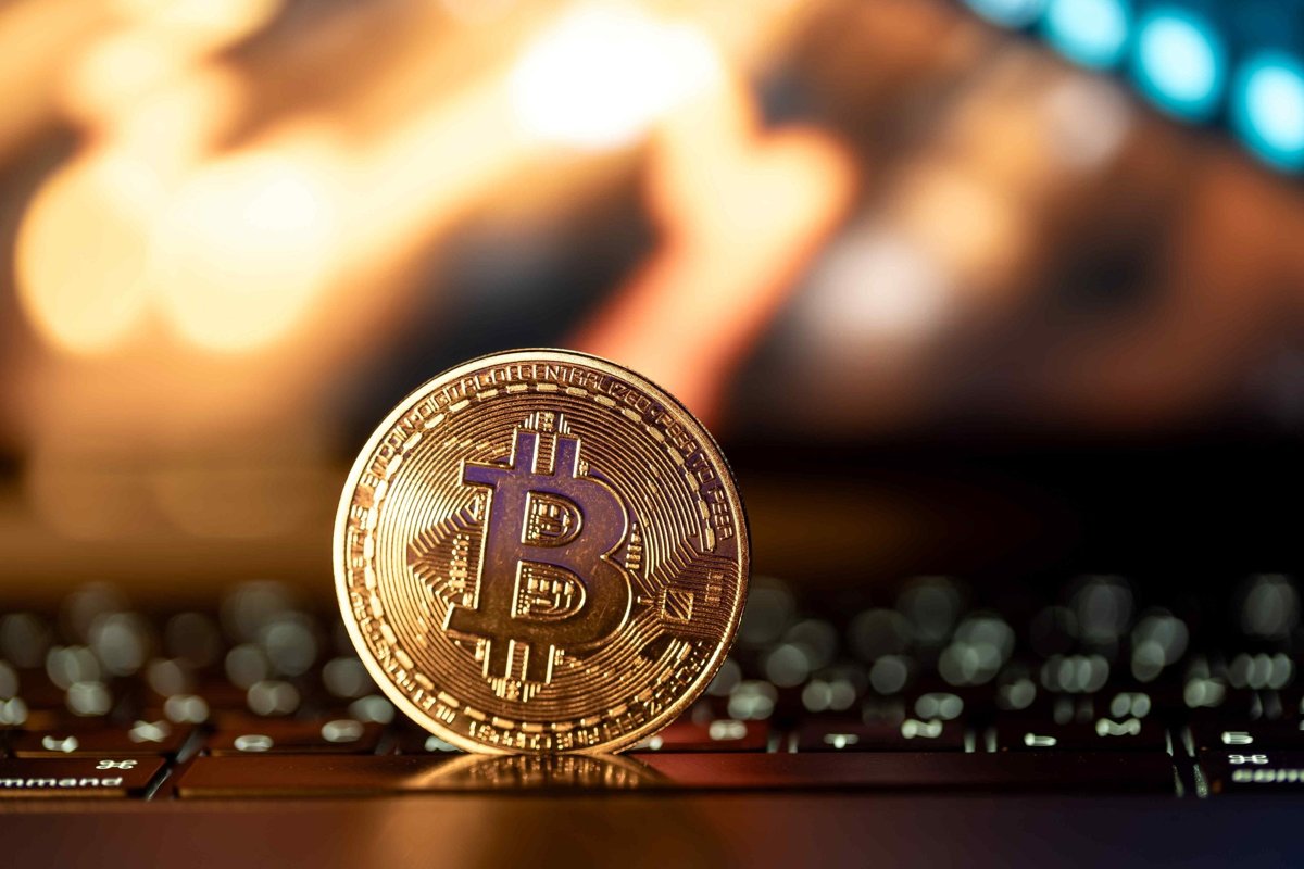 OraclePulse's tweet image. BREAKING: 🚨 US spot Bitcoin, Ether ETFs shed $755M after crypto market crash