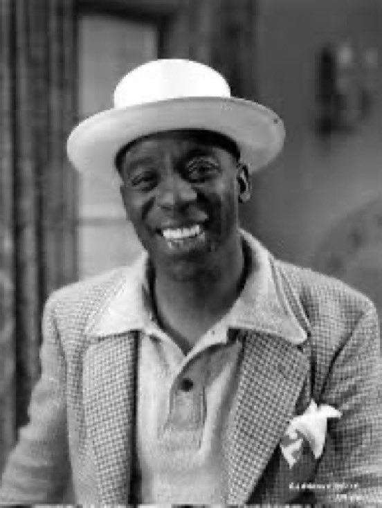 Jazzieeiswhoiam's tweet image. #OTD Clarence Muse (Oct 14, 1889 - Oct 13, 1979). Actor, screenwriter, director, singer, composer, 1st African American to appear in a starring role in a film, 1929's “Hearts in Dixie”. He acted for 50yrs and appeared in more than 150 films. He was inducted into the Black…