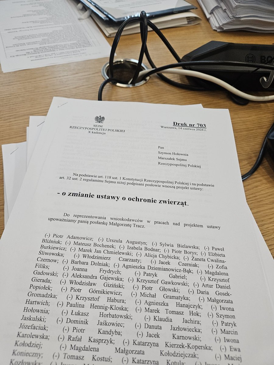 M_Jozefaciuk's tweet photo. Trwa posiedzenie Komisji Nadzwyczajnej do spraw ochrony zwierząt - dziś kontynuacja rozpatrzenia projektów w sprawie zakazu hodowli zwierząt na futra. 

#walczsercem #posel #sejm #zwierz https://t.co/A2cTEytRdP