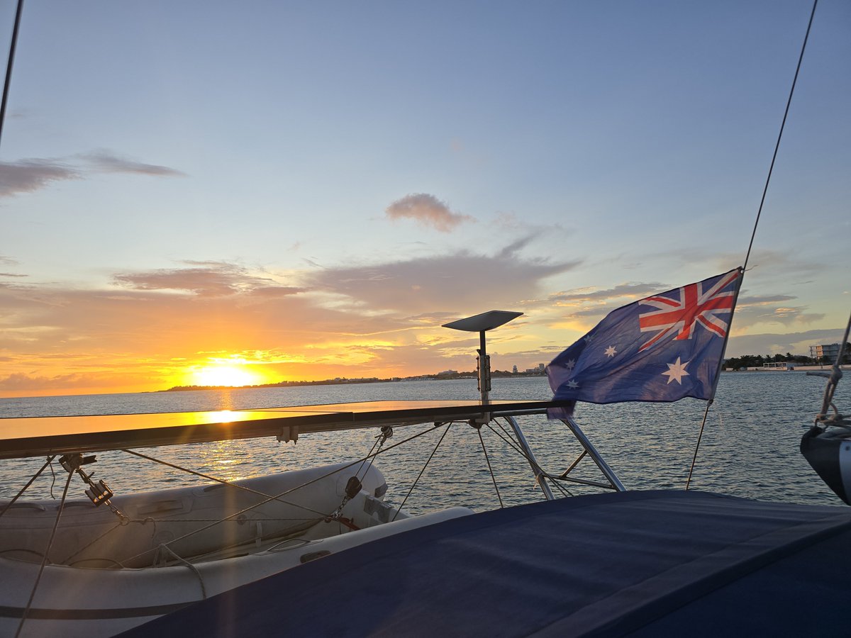 MxJ61's tweet image. @Starlink
Another sunset. Another country. Starlink keeps us safe. High resolution satellite imagery shows us the weather far offshore.
Global position reports automatically 24/7. Instant comms with land based emergency services if ever required.
Starlink has changed my World!
