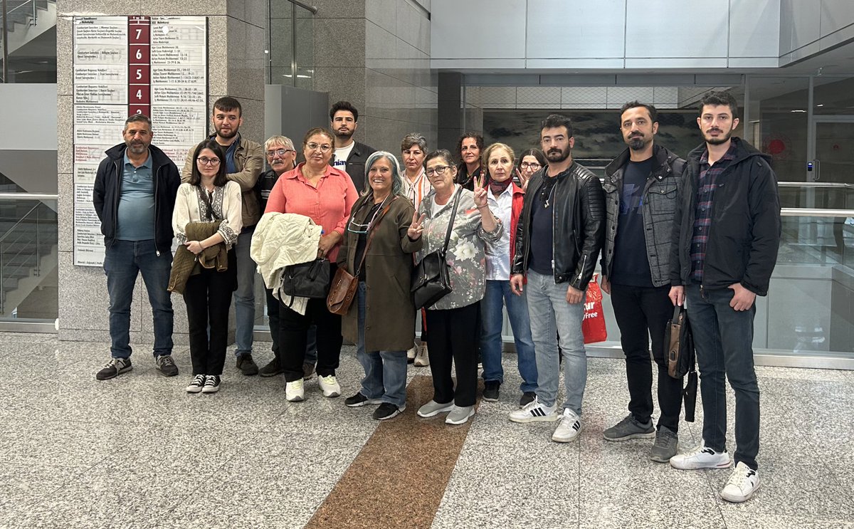 Haksız ve hukuksuzca  tutsak edilip ihraç olan üyemiz Dr. Barış Kaya’nın  13. ACM’de görülen davasına Eşbaşkanımız DirenCan Kaya, Bakırköy Şube Eşbaşkanı Fikret Bulut ve Şişli Şube YK Üyesi Muhsin Uysal katıldı.
Üyemiz serbest bırakılıp işine dönene kadar mücadelemiz devam edecek