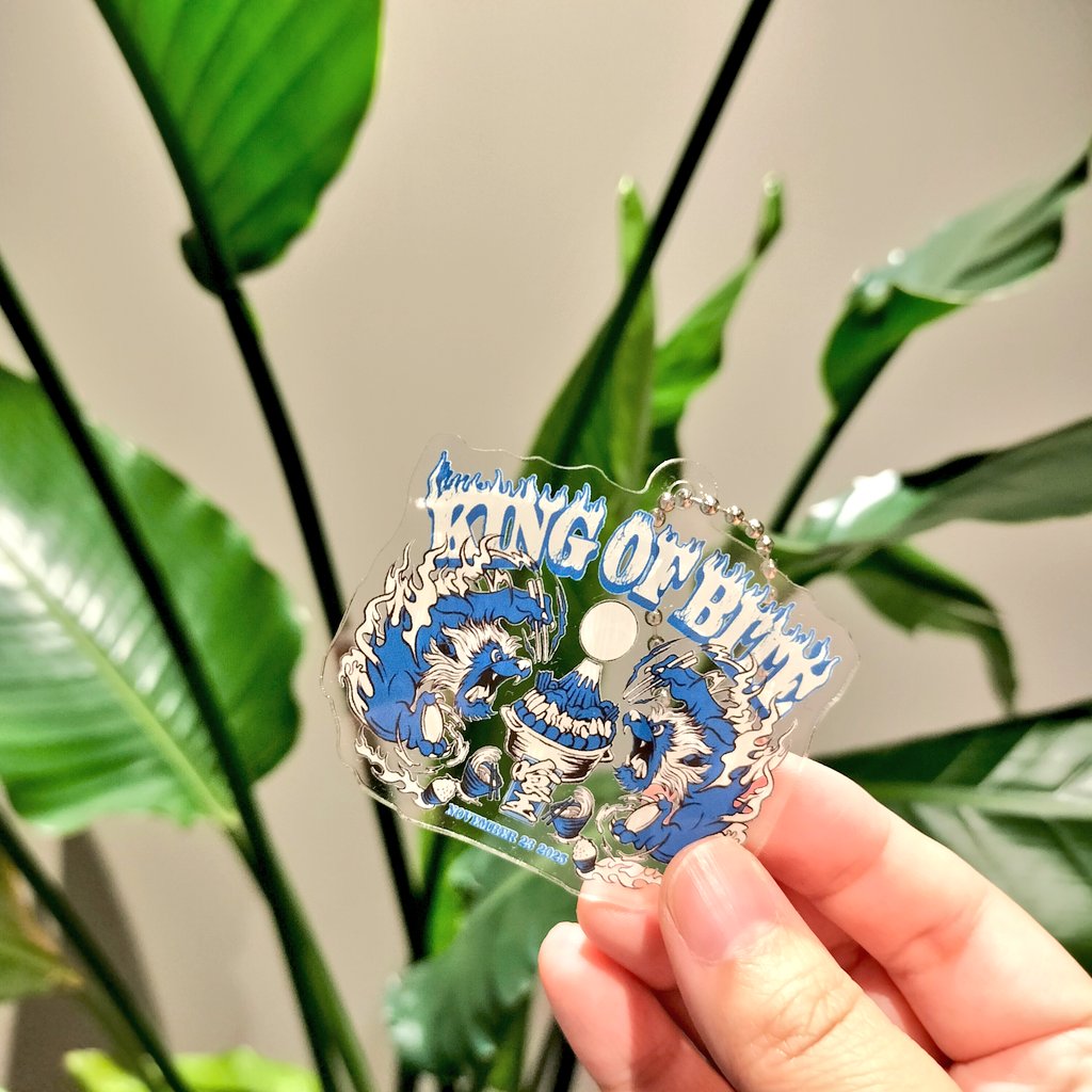 アクキーサンプル届いた…！！実物め〜っちゃ最高です、、印刷も綺麗、、😊（語彙力なし）

私もよくグッズ買うのですが、Tシャツとか高いから小物買お〜ってなって、アクキーとかシールだけ買うことあります…😊✌←商売下手🧟‍♀️