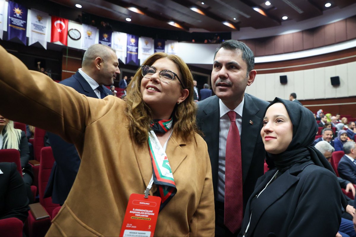 AK Parti İl Ekonomi İşleri Başkanları İstişare Toplantısı'nda ülkemizin şehircilik ve kentsel dönüşüm vizyonunu anlattık.

Konut politikamızın ana hedeflerini, deprem bölgesinde yürüttüğümüz inşa seferberliğini ve İstanbul başta olmak üzere 81 ilde devam eden kentsel dönüşüm