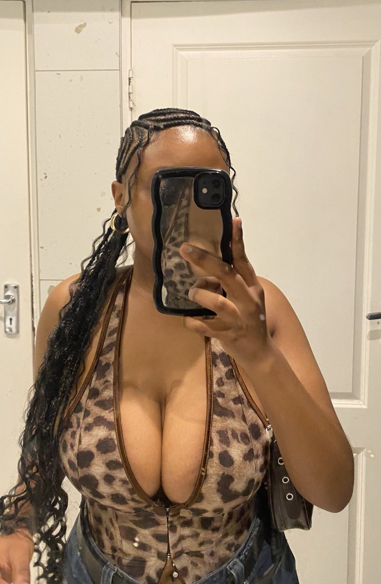 YomelelaG's tweet photo. reposting these, but myeah. 🤭🫰🏾 https://t.co/9YeqnUtD6W