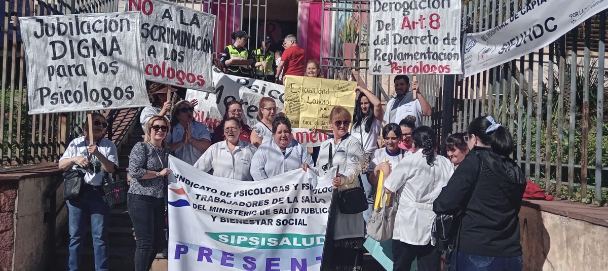 accionscpy's tweet image. Presentes en la movilización de trabajadoras y trabajadores del @msaludpy en exigencia por mejoras en las condiciones laborales, desprecarización y en defensa a la jubilación.