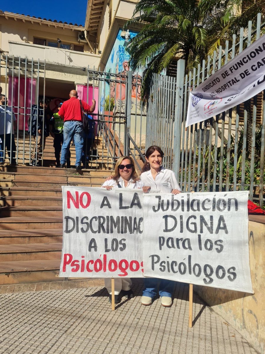 accionscpy's tweet image. Presentes en la movilización de trabajadoras y trabajadores del @msaludpy en exigencia por mejoras en las condiciones laborales, desprecarización y en defensa a la jubilación.