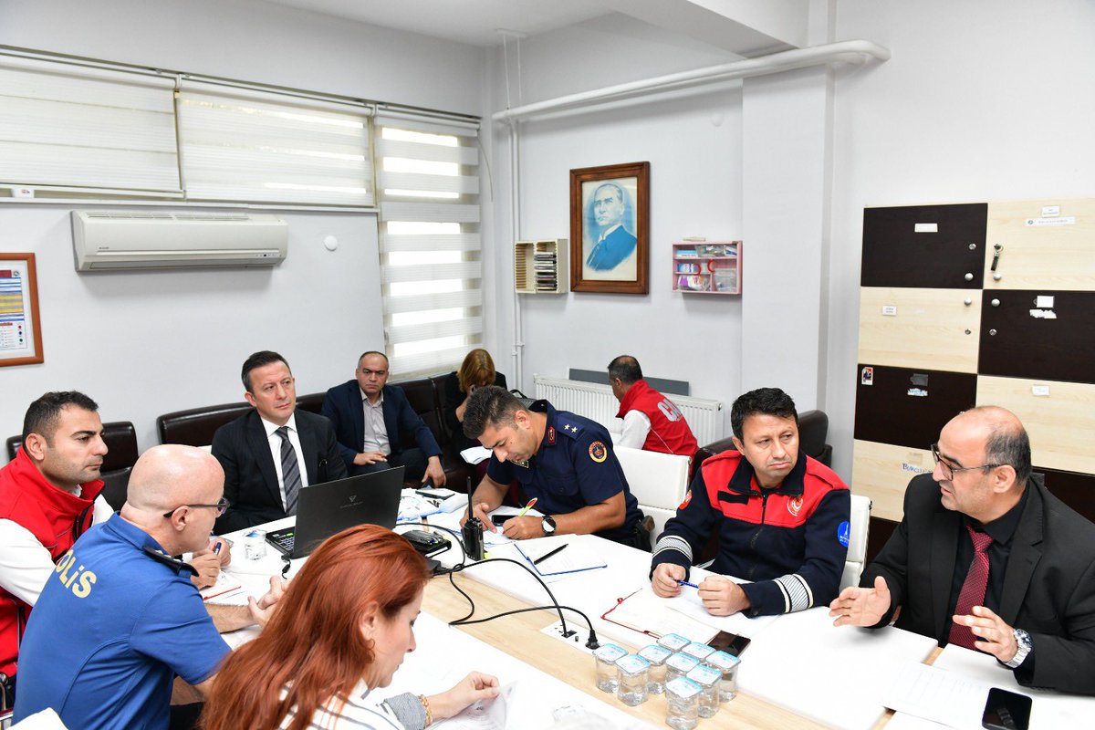 Afetlere hazırlık düzeyimizi artırmak ve deprem bilincini canlı tutmak amacıyla, Valiliğimiz ve Afad İl Müdürlüğü koordinesinde, Manisa merkezli 6.6 büyüklüğündeki bir deprem senaryosu üzerinden tatbikat gerçekleştirildi.

Detaylar⬇️
facebook.com/share/p/17NEBQ…