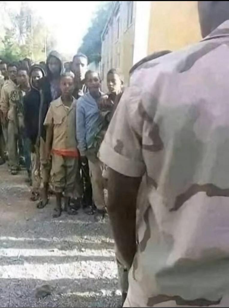 CGZerihunDXB's tweet photo. Just now: Children forced conscription in #Eritrea as part of mass mobilization to wage war against Ethiopia.
@UNHumanRights @hrw @amnesty @antonioguterres @ymahmoudali @DrWorkneh @EUCouncil @Chinamission2un @RussiaUN @USEmbassyAddis @US_SrAdvisorAF https://t.co/TM3WHR3iXs
